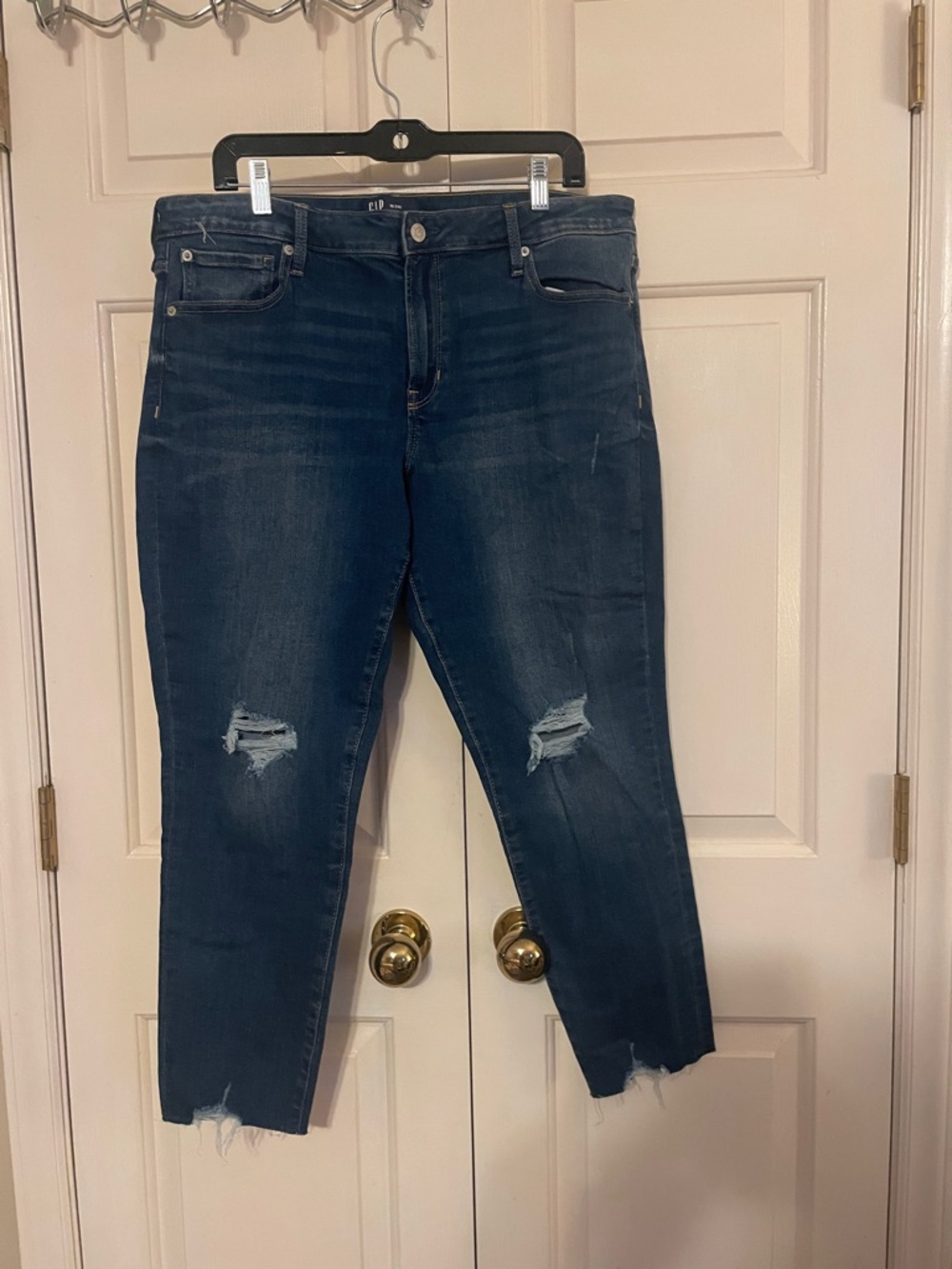 GAP universal legging  Dark Blue Distressed Ankle Crop Jeans